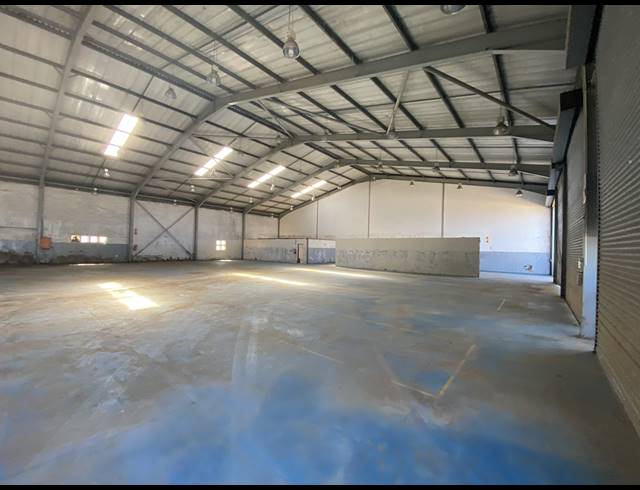 1,100M² WAREHOUSE TO LET IN SPRINGFIELD